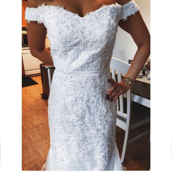 Elegant White Lace Off-Shoulder Dress - Picture 8 of 13